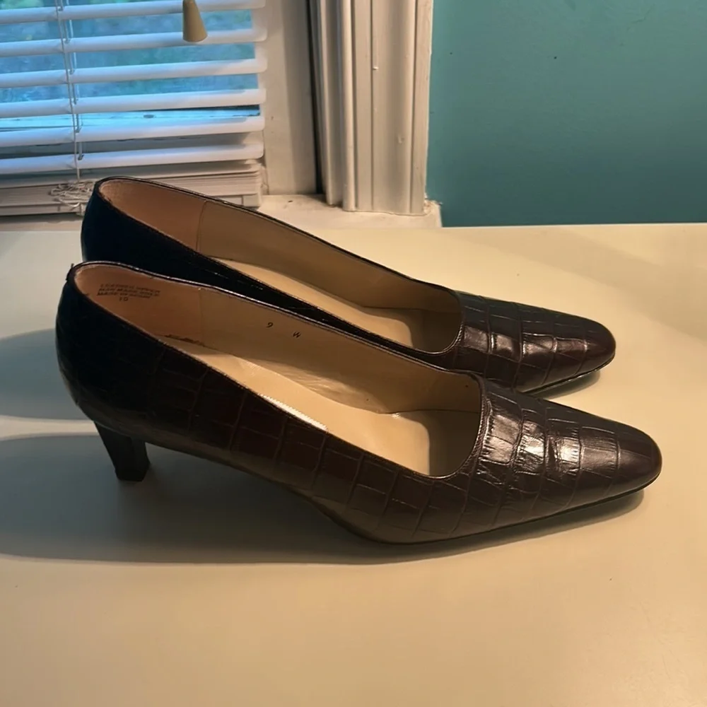 Etienne Aigner Croc Embossed Brown Leather Pumps Heels Shoes Sz 9 W Designer